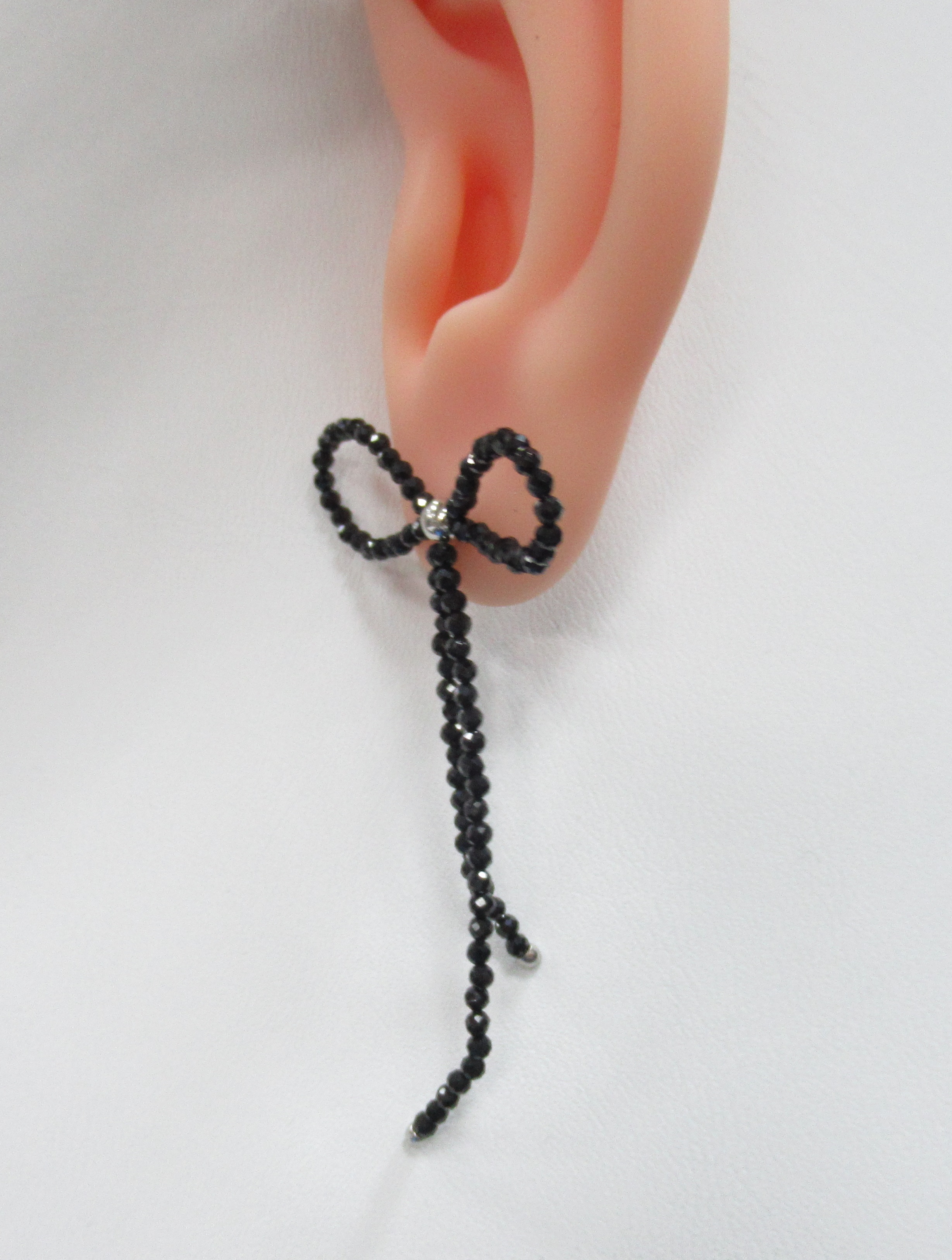 Серебряные серьги-пусеты со шпинелью "Банты"